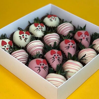 Клубника в шоколаде Котики в Mosfresa по цене 3190