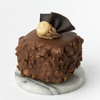 Пирожное Кардинал в Cream Royal Bakery