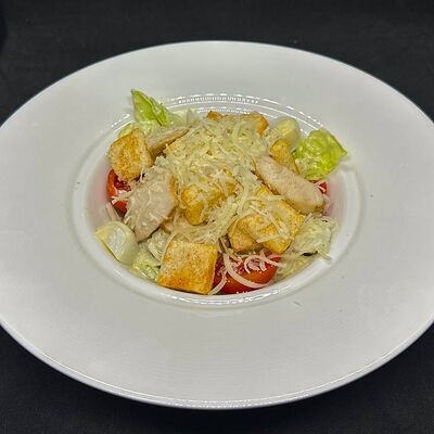 Салат цезарь с курицейв Кафе сон у моря по цене 500 ₽