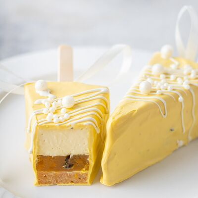 Чизкейк на палочке Манго-маракуйя в Сладкое бюро по цене 450 ₽