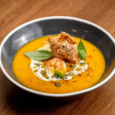 Тыквенный крем-суп с креветками в Il Pizzaiolo по цене 650 ₽