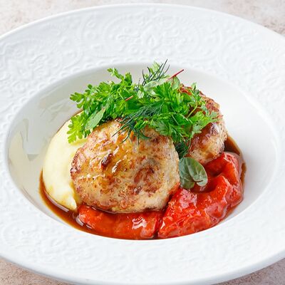 Куриные котлеты, картофельное пюре и пеппероната в Osteria Mario по цене 890 ₽