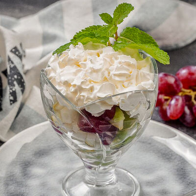 Фруктовый салат со сливками в Сахара по цене 640 ₽