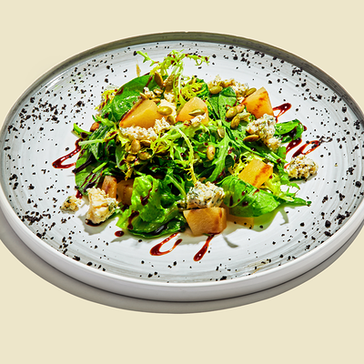 Салат с грушей и горгонзолой в Римляне по цене 590 ₽