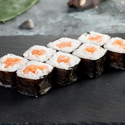Ролл Классический с лососем в СушиNet по цене 179 ₽