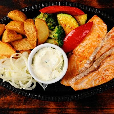 Семга на сковороде в Sushi & More по цене 850 ₽