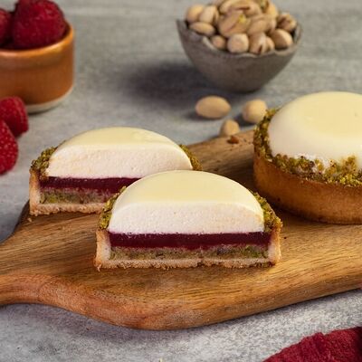 Тарт малина-фисташка в Чайка по цене 420 ₽