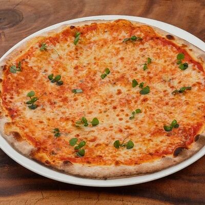 Пицца Маргарита классика в Mushrooms по цене 820 ₽