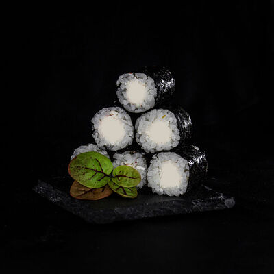 Чиз маки ролл (с сыром творожным) в SushiShop51 по цене 267 ₽