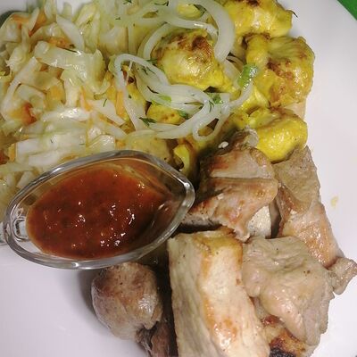 Шашлык куриный и свиной с салатом в Pitstop по цене 1500 ₽