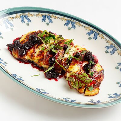 Халлуми на гриле с соусом из чёрной смородины в Эй, Джованни! по цене 495 ₽