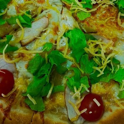 Пицца Цезарь в Красная панда по цене 999 ₽
