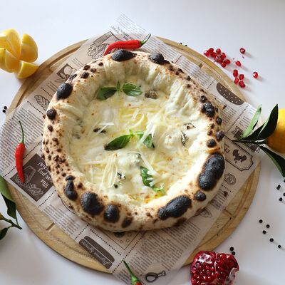 Пицца 4 сырав Шашлык Бургер по цене 1160 ₽