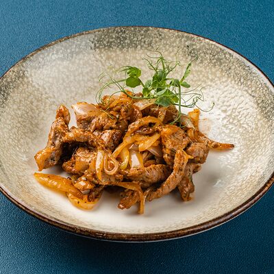 Поджарка из свинины с луком в Мираж по цене 320 ₽