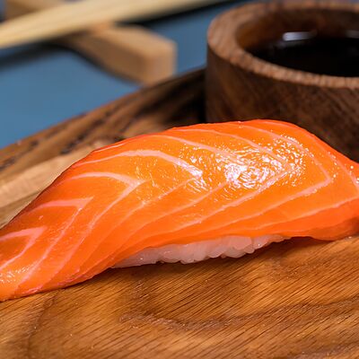 Суши Лосось в Рам Суши по цене 160 ₽