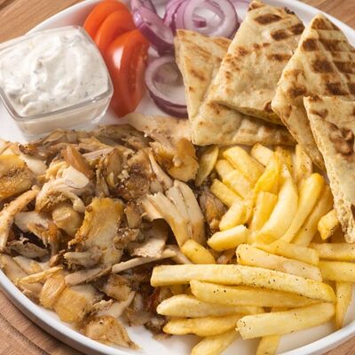 Гиро на тарелке в Greco по цене 650 ₽