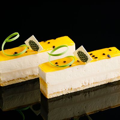 Чизкейк Манго-маракуйя в Sweet Сoncept Кондитерская студия по цене 510 ₽