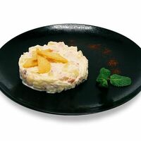 Салат с копченой курицей и ананасом в СушиТория