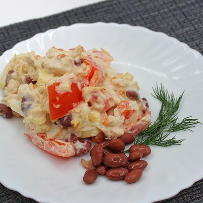 Салат Хозяюшка в Чёрный и белый по цене 160 ₽