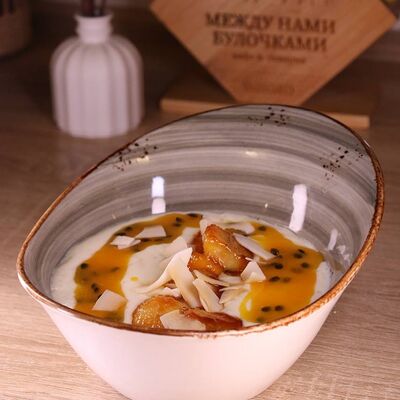 Рисовая каша с карамелизованным бананом в Между нами булочками по цене 470 ₽