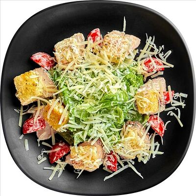 Цезарь с курицей в WOK по цене 25000 сум