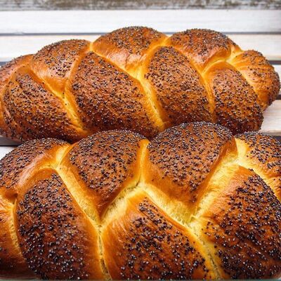 Плетенка с маком в Много хлеба по цене 75 ₽