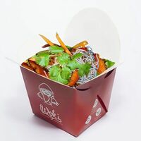 Салат китайский с фунчозой и овощами в Woki