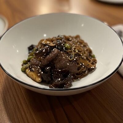 Якисоба с говядиной в Laksa & Wok по цене 820 ₽