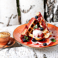 Бельгийские вафли со свежей ягодой в ФедяДичь