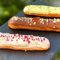 Эклеры в ассортименте в Prosto кофе & кухня