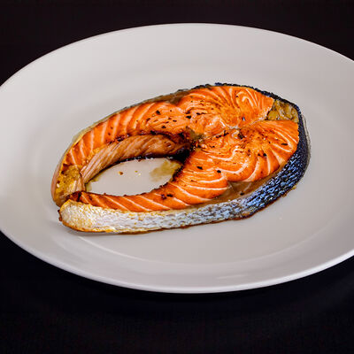 Стейк из семги в Наш дворик по цене 1129 ₽