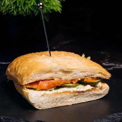 Сендвич с форелью в Look lounge по цене 740 ₽