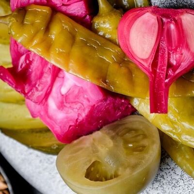 Ассорти соленья по-кавказкив Кафе Мещера по цене 615 ₽