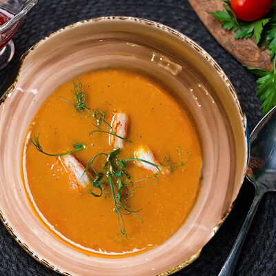Тыквенный суп с креветками в Шафран по цене 385 ₽