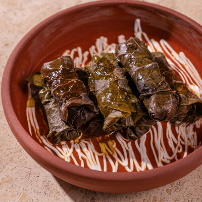 Долма с осьминогом, копченый йогурт, восточные специи в Luwo по цене 1650 ₽