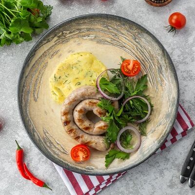 Свиные колбаски с картофельным пюре и зеленьюв Кофейня №1 по цене 500 ₽