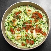 Зеленое ризотто с креветками и томатной сальсой в Palmer