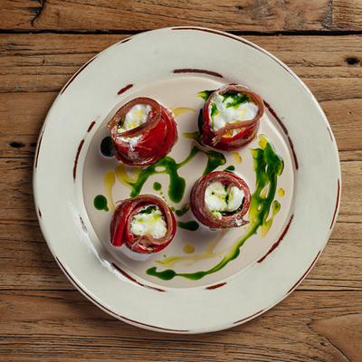 Запеченные перцы с анчоусами и страчателлой в Pinch по цене 1100 ₽