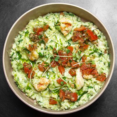 Зеленое ризотто с креветками и томатной сальсой в Palmer по цене 630 ₽