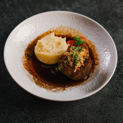 Шея барашка в соусе красное вино в Vladbeef Bar по цене 1200 ₽