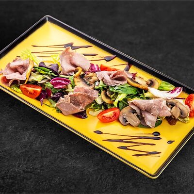 С ростбифом и грибами в Yo!Bento по цене 495 ₽