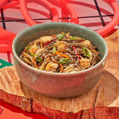 Курица терияки с гречневой лапшой в Dostaевский по цене 424 ₽