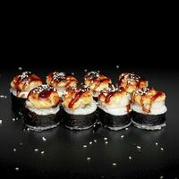 Запечённый ролл с мидиями в Tanaka суши