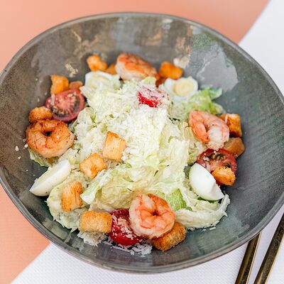 Цезарь с креветками в Wow Tortik по цене 770 ₽