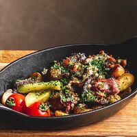 Жареха из трех видов мяса в Брянский Бык