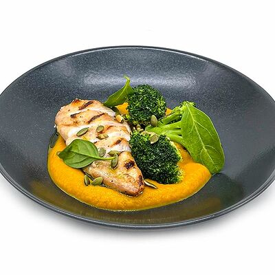 Стейк из курицы с тыквенным карри и брокколи в Дом культур по цене 370