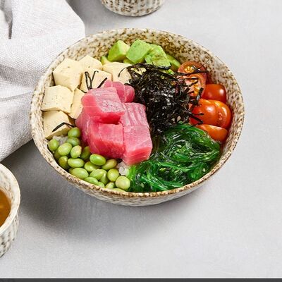 Боул с тунцом, чукой, кукурузой и черри в Гастробар DOM по цене 650