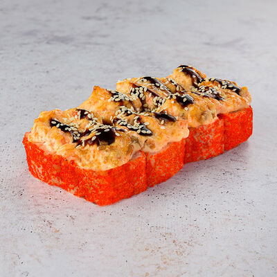 Запеченный ролл с лососем и креветкой в Томята Тосуши по цене 732 ₽