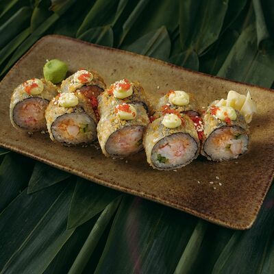 Темпура ролл с креветкой-васаби и крабом в Sushi lovers по цене 1150 ₽