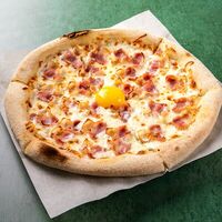 Пицца Карбонара с беконом в Oreganos
